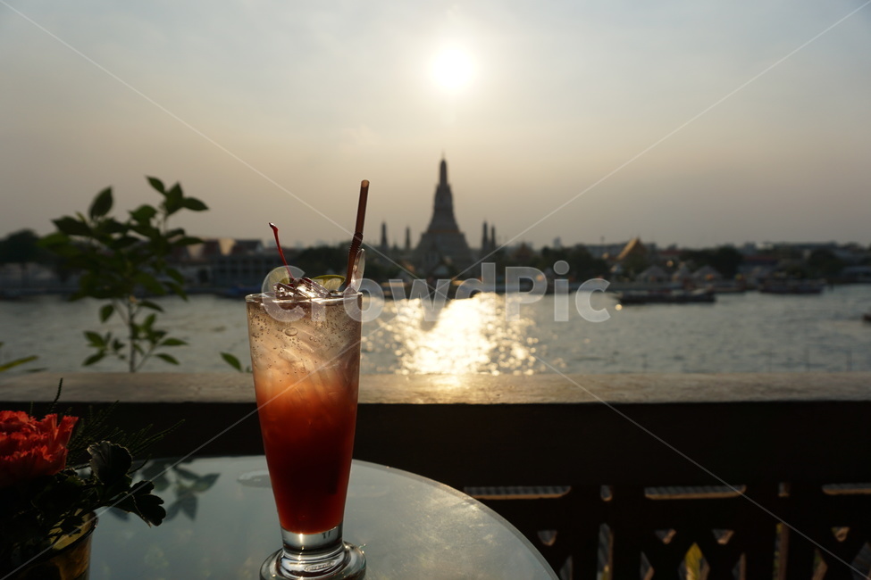 칵테일,음료,cocktail,방콕,왓아룬,새벽사원,왓아룬뷰,체리음료,카페,디저트,알코올,alcohol