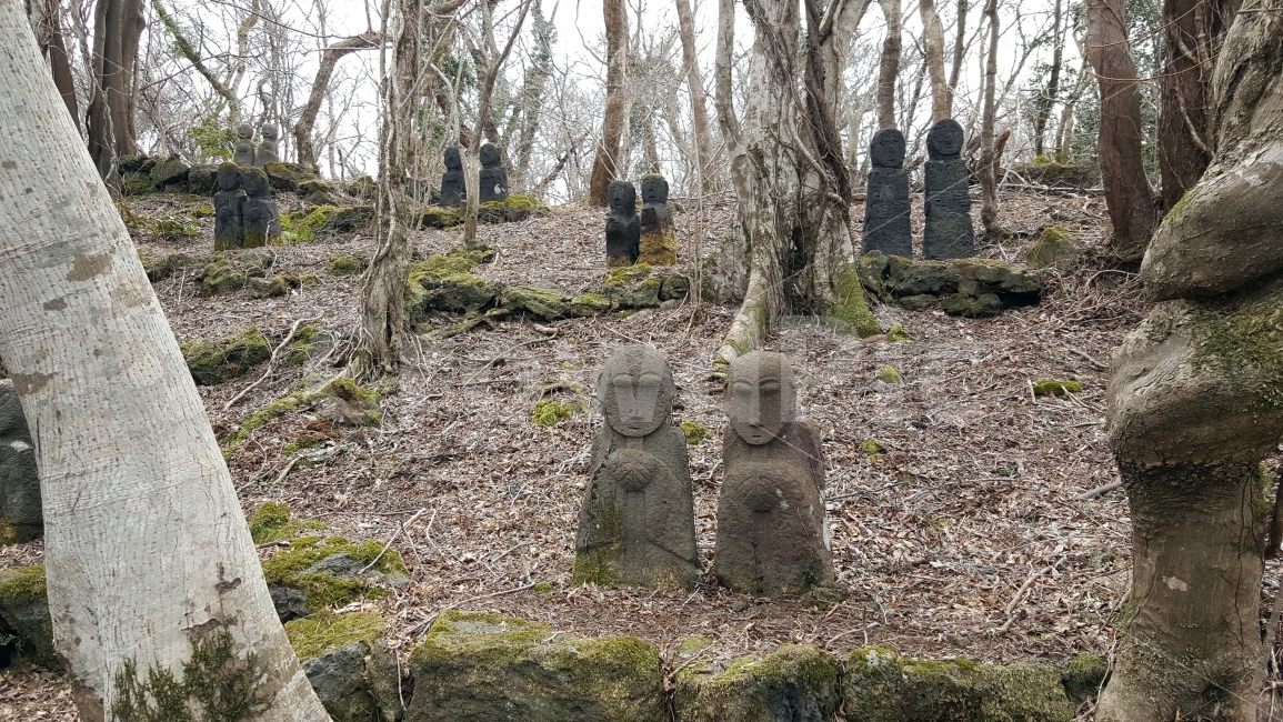 하르방부부,돌문화,돌하르방,하르방한쌍,제주,제주도,jeju,jeju island,조각상,동상,석상,조형물,statue,bronze statue,stone statue,ground,바닥