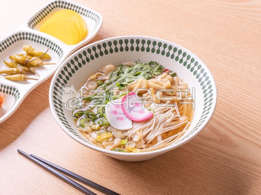 우동면,우동사리,우동국물,우동그릇,일본우동,쯔유,유부,쑥갓,붓가케우동,요리,튀김우동,냉우동,온우동