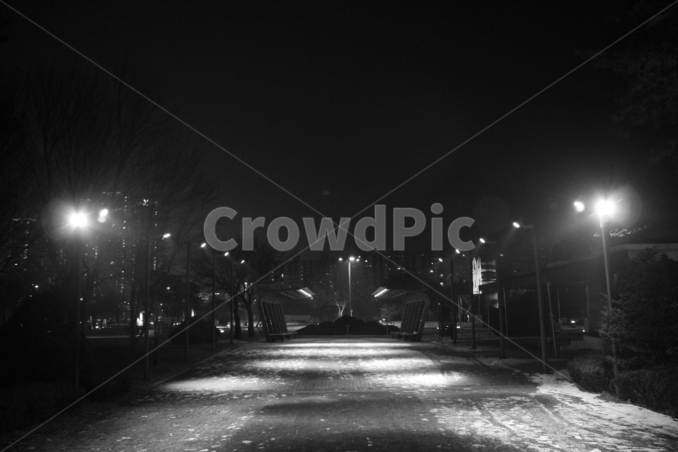 조각공원,춘천,공지천,공원,가로등,흑백,겨울,야경,garden,park,astreetlamp,chuncheon,anightphotograph,winter,gongjicheon,blackandwhite,night,sculpturepark