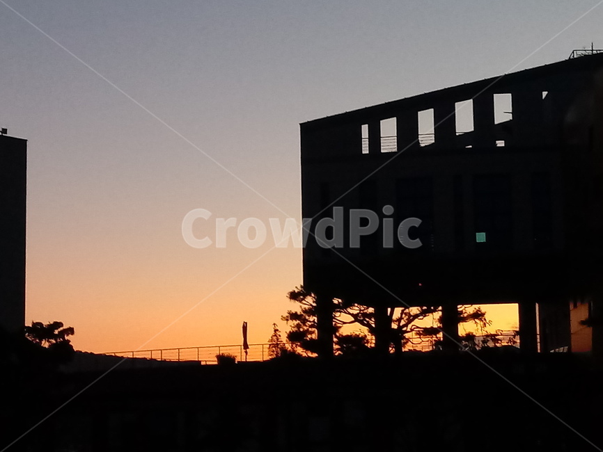 자연,하늘,일출,새벽,붉은하늘,nature,해돋이,sunrise,건축물,건물외관,exterior,building,structure,architecture,construction