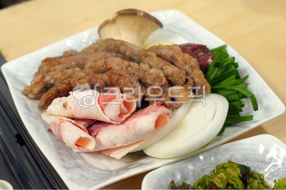 소곱창,곱창구이,모듬곱창,생차돌박이,beefintestines,grilledintestines,chitterlings,beefsmallintestine,assortedintestines,bbq,bbqintestines,bbqmeat,차돌박이,beefbrisket,생고기,rawmeat,rawbeef