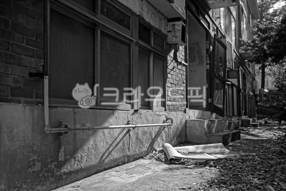 redevelopment,Naesonda Station,Uiwang city,Multifamily housing,Demolition,alley,Grayscale,abandoned house,house,building,redevelopment area