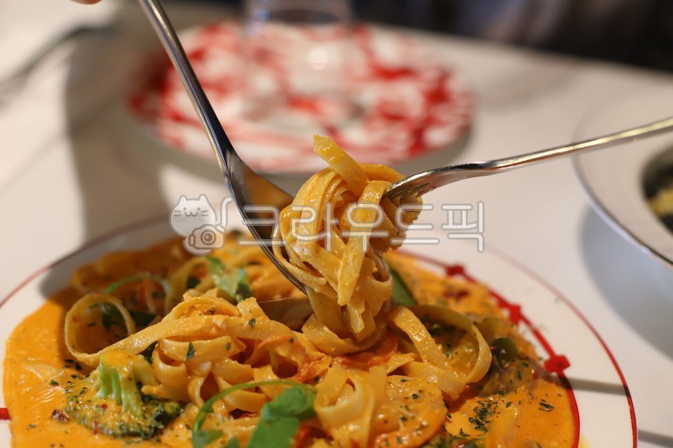 meal,pasta,Cream Pasta,plate,its good,rose pasta,food