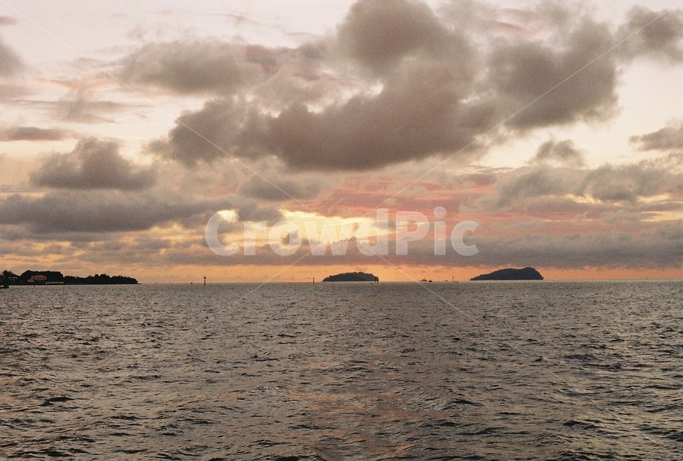 바다,ocean,석양,sunset,구름,하늘,노을,섬,island,shoreline,해안선