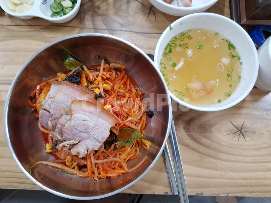 food,음식,국수,noodle,비빔국수,수육,면