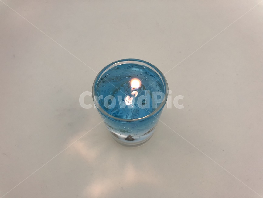 양초,불,candle,fire,푸른,skyblue,그림자,shadow,사물,물건,오브젝트,thing,object,matter