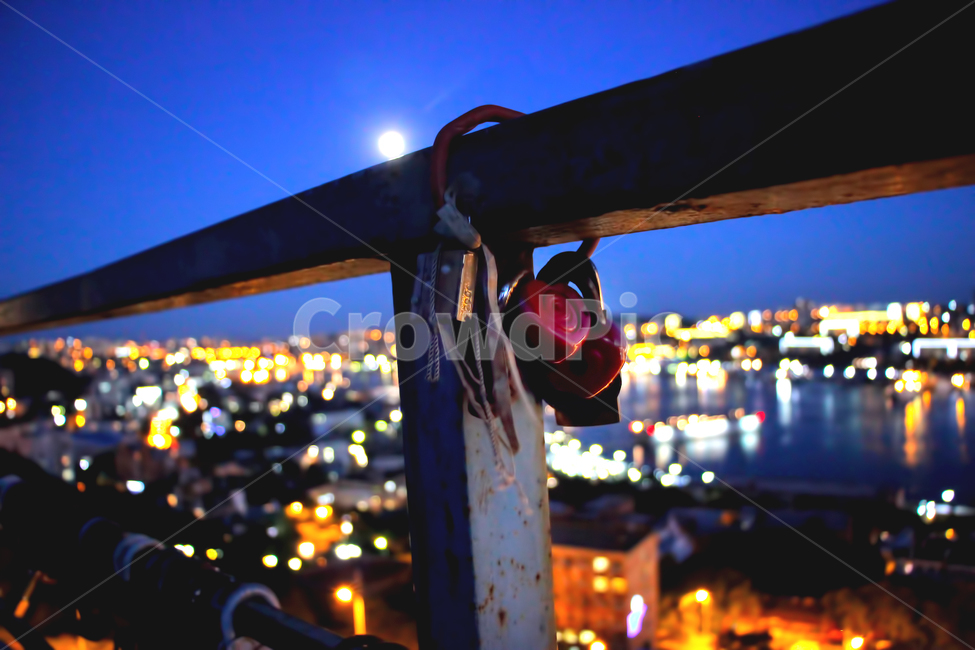야경,자물쇠,사랑의자물쇠,nightview,노을,일몰,석양,바다,항구도시,항구,달,야경,밤,풍경,nightscape,night,landscape