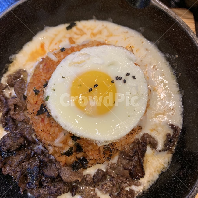 음식,볶음밥,계란,치즈,식당