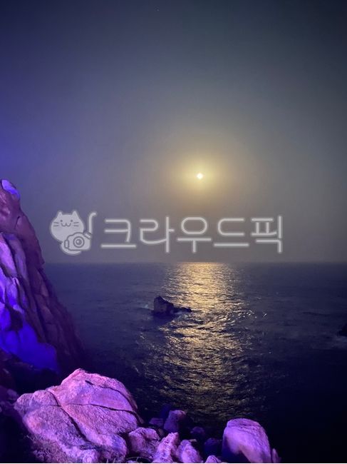 city pop,evening sea,ocean,night sea,purple,emotional sea,Emotion,dark sea,cloudy sea,winter sea