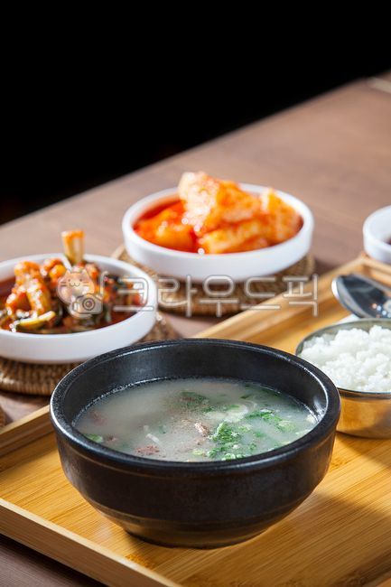 곰탕,해장국,사골곰탕,공기밥,공기,식사,사발,요리,음식,food,한국음식,한우곰탕,한우사골곰탕,트레이,수저받침,고기,소고기,한우고기,한우육수,한우,음식,식재료,요리,food,cook,meal,dishes,food reserves,한식,한국음식,한국요리,korean food,korean dishes,korean meal,korean cook