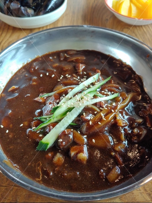 짜장면,중국집,단무지,오이,자장면,음식,점심,메뉴,음식,식재료,요리,food,cook,meal,dishes,food reserves,중식,중국음식,중화요리,chinese food,chinese dishes,chinese meal,chinese cook