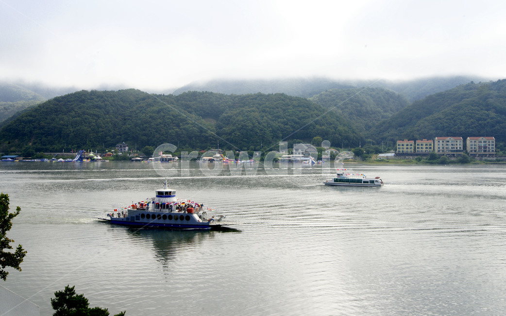 배,유람선,유람,자연풍경,남이섬,호수,안개,한국자연풍경,vessel,용기,vehicle,선박,watercraft,교통,transpotation,boat,자연,풍경,nature,landscape,차량,transportation,보트