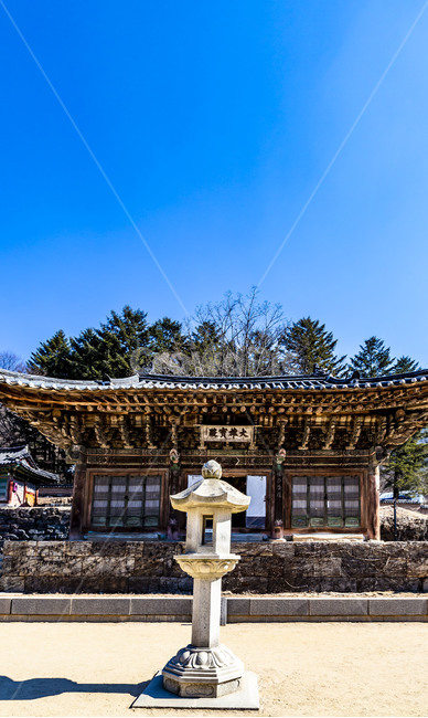 보광사,산사,석등,문화유산,사찰,고찰,기와,기와자붕,전통건축물,전통가옥,건축물,한국전통,한국문화,korean traditional,korean culture,건축물,건물외관,exterior,building,structure,architecture,construction