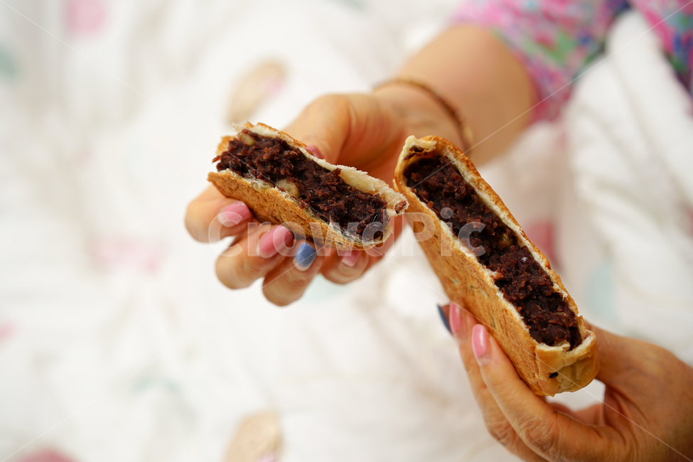 빵,간식,음식,베이커리,제과점,푸드,간식거리,제과,food,bakery,먹거리,음식사진,간식꺼리,사람,인물,인간,human,person,신체일부,몸,body,음식,식재료,요리,food,cook,meal,dishes,food reserves,빵,bread,디저트,간식,후식,dessert,snack