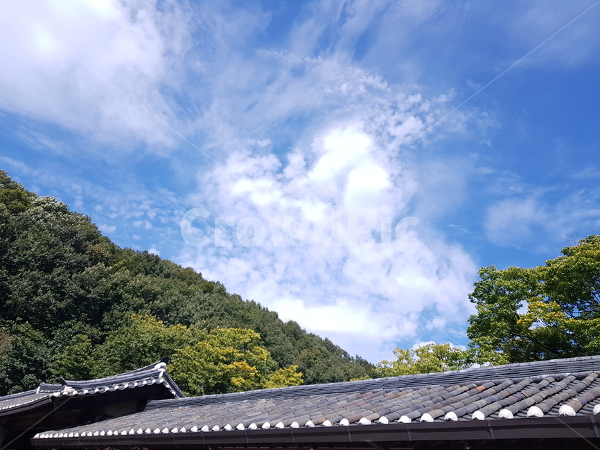 하늘,풍경,파란하늘,한옥,sky,scenery,구름,산,한국전통,한국문화,korean traditional,korean culture,건축물,건물외관,exterior,building,structure,architecture,construction