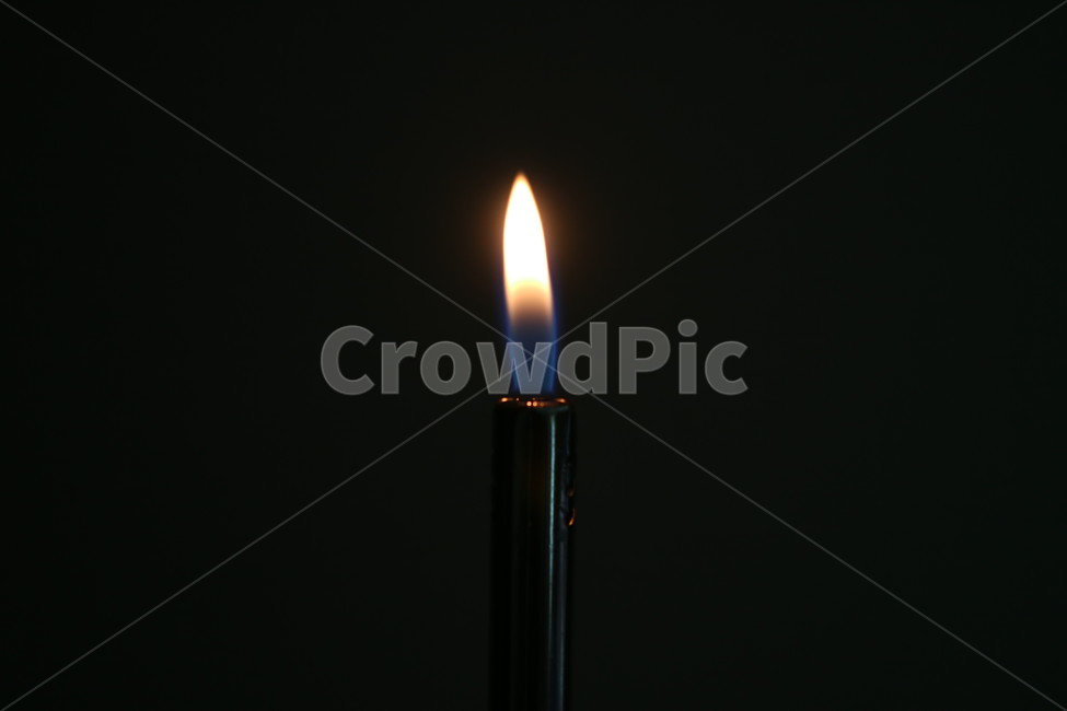 촛불,빛,라이터,양초,불꽃,감성,어둠,온기,라이트,블랙,sensible,candle,light,dark,emotional,warm,black