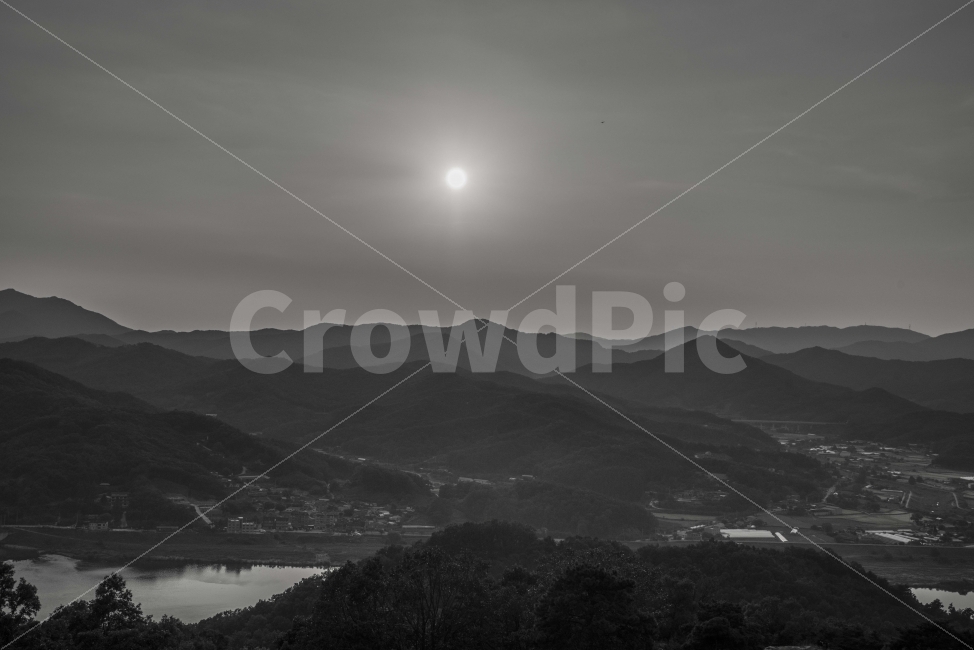 풍경,흑백,일몰,산,저녁,자연,풍경,nature,landscape,한국자연풍경,한국자연경관,korea nature landscape,시골,마을,country,rural,town,흑백,모노톤,monochrome,black and white,outdoors,옥외,mountain range,산맥,mountain