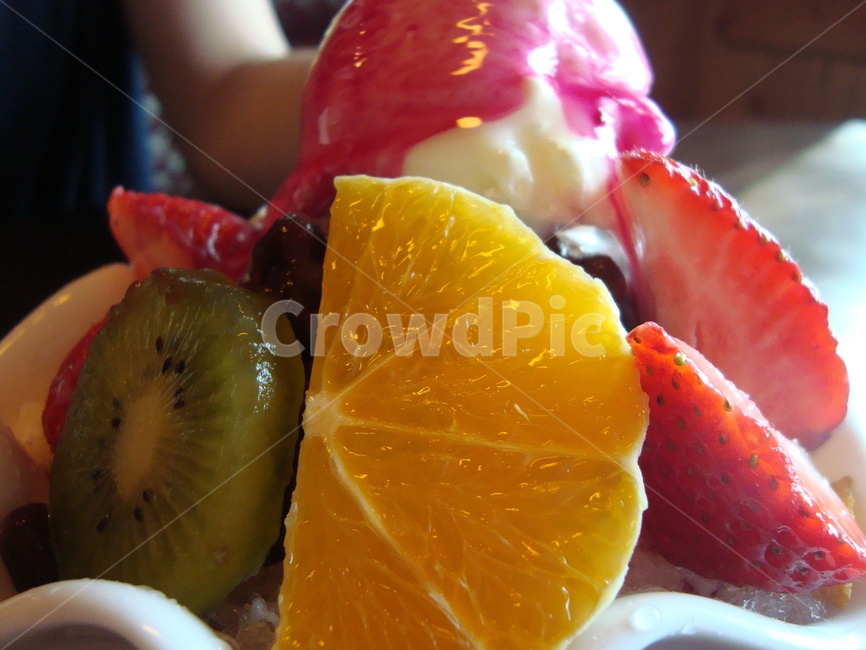 빙수,과일빙수,과일,아이스크림,오렌지,딸기,키위,딸기시럽,sweet,달콤한,시원한,음식,식재료,요리,food,cook,meal,dishes,food reserves,과일,열매,fruit