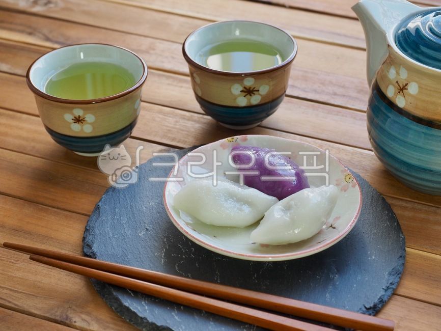 asianfood,koreanculture,porcelaincup,Thanksgiving,traditional culture,songpyeon,wellbeing,greentea,Asian food,traditionalfood,Lunar New Year food,new year,holiday food,koreantraditionalfood,korea,Chuseok Photo Contest,dish,background,rice cake,traditional