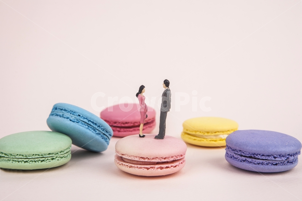 선물,커플,음식,마카롱,과자,쿠키,컬러풀,빵,무지개색,사랑,아이디어,컨셉,파스텔,핑크,알록달록,맛,달콤,크림,케이크,프랑스,디저트,디자인,베이커리,비스킷,푸드,스위트,러브,연인,클로즈업,맛있다,바닐라,달콤함,프렌치,레몬,그린,첫만남,연애,미니어처,사랑하다,시작,결혼,남녀,썸,발렌타인데이,화이트데이,로즈데이,조각상,동상,석상,조형물,statue,bronze statue,stone statue,연인,커플,사랑,lover,couple,음식,식재료,요리,food,cook,meal,dishes,food reserves,디저트,간식,후식,dessert,snack,색깔,색상,색채,색감,color sense,color sensitivity,feeling of color,연출,컨셉,콘셉,direction,concept