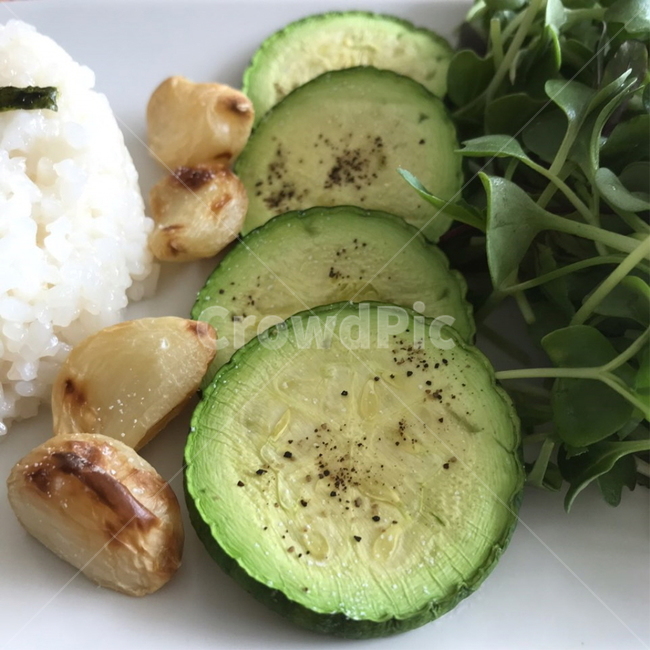 요리,애호박,마늘,새싹채소,밥,식사,roast,garlic,zucchini,food,음식,노릇노릇,후추,pepper,채소,vegetable