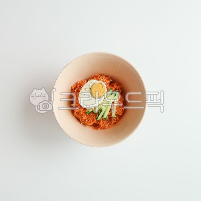 비빔면,비빔국수,매콤달콤,누들,면요리,면기,야식,메뉴,국수,매운비빔면,가정식,요리,식탁,한그릇,한끼,탄수화물