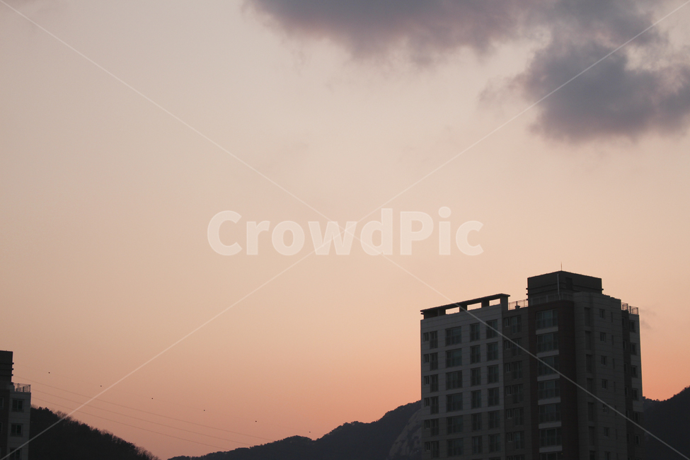 하늘,일볼,노을,구름,저녁,해질녘,레드,빨강,아파트,도시,풍경,city,landscape,건축물,건물외관,exterior,building,structure,architecture,construction,nature,자연,outdoors,옥외