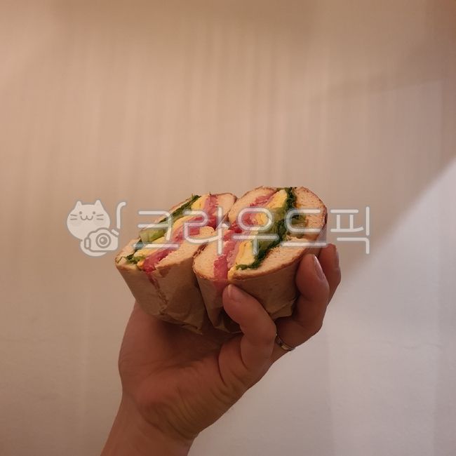 샌드위치,베이글샌드위치,야채샌드위치,음식,브런치,디저트,빵