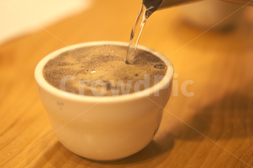 커피,커핑,뜨거운물,커피전문가,커피향,커핑훈련,커피가루,뜨거운커피,커피,카페,coffee,cafe