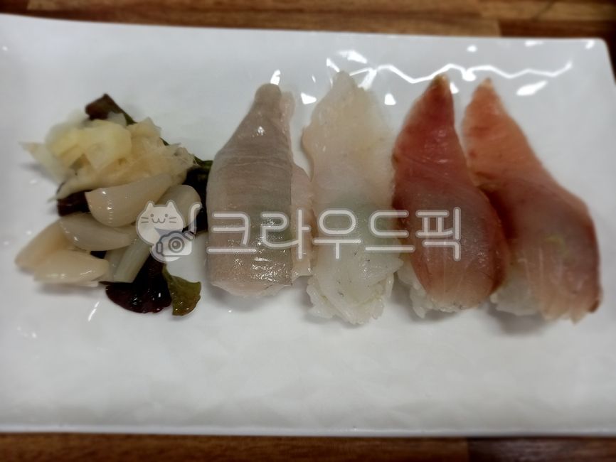 fish sushi,rock school,Assorted sushi,sushi,sashimi,Pickled Ginger,assortedsushi,food