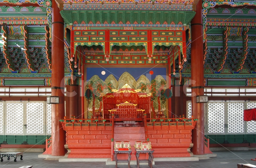 경복궁,근정전,왕좌,옥좌,어좌,용상,임금,왕,궁,고궁,궁궐,인테리어,최고,권력,보위,한국,전통,한국전통,의자,병풍,건축,건축물,전통건축,전통건축물,문화재,내부,문양,무늬,전통문양,전통무늬,단청,한국전통,한국문화,korean traditional,korean culture,랜드마크,landmark,tourist attraction,한국랜드마크,한국관광지,한국명소,korea landmark,korea tourist attraction