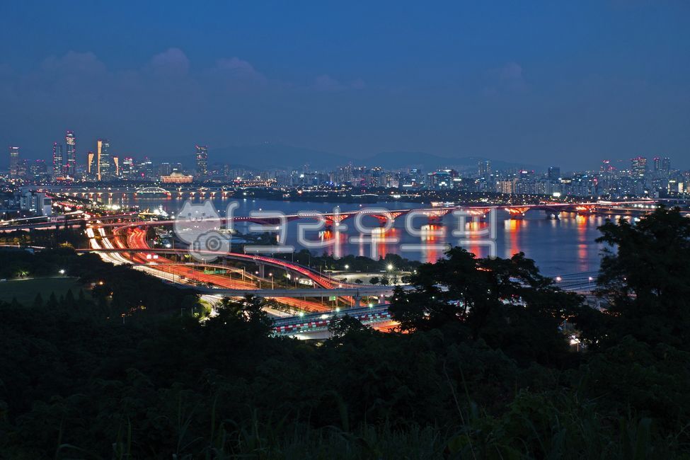 night view,Sangamdong,Sky Park,intersection,Seongsan Bridge,city night view,Gangbyeonbukro,Han River night view,Han River
