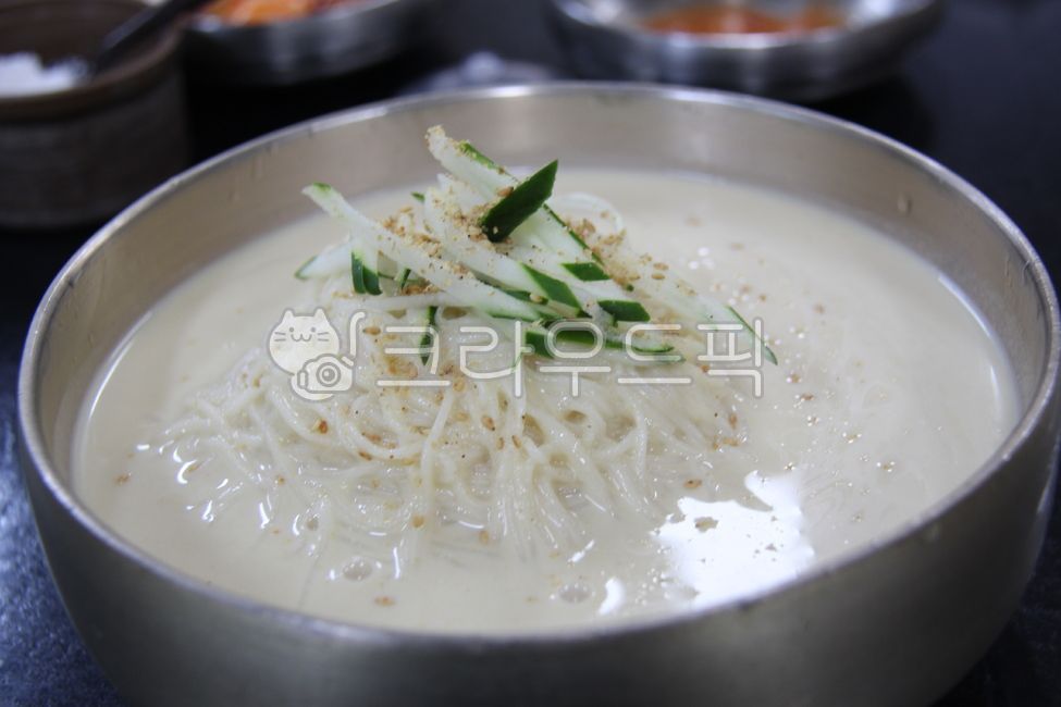 국수,오이,냉국수,콩국수,여름,여름음식,계절음식,대접,사발,음식,식사