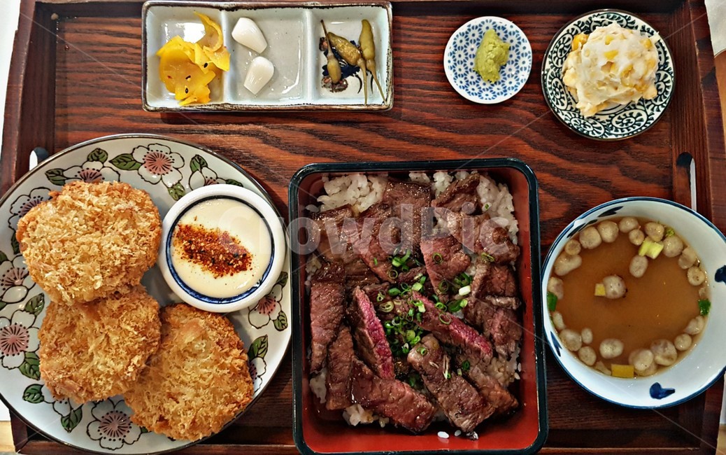 음식,food,스테이크,덮밥,고로케,밥상,steak,식당,한상