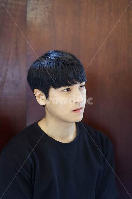 남성,남자,청년,표정,얼굴,눈빛,시선,인물,사람,인물,인간,human,person,얼굴표정,facial expression,face,남성,남자,man,male,감정표현,기분,feeling,emotion