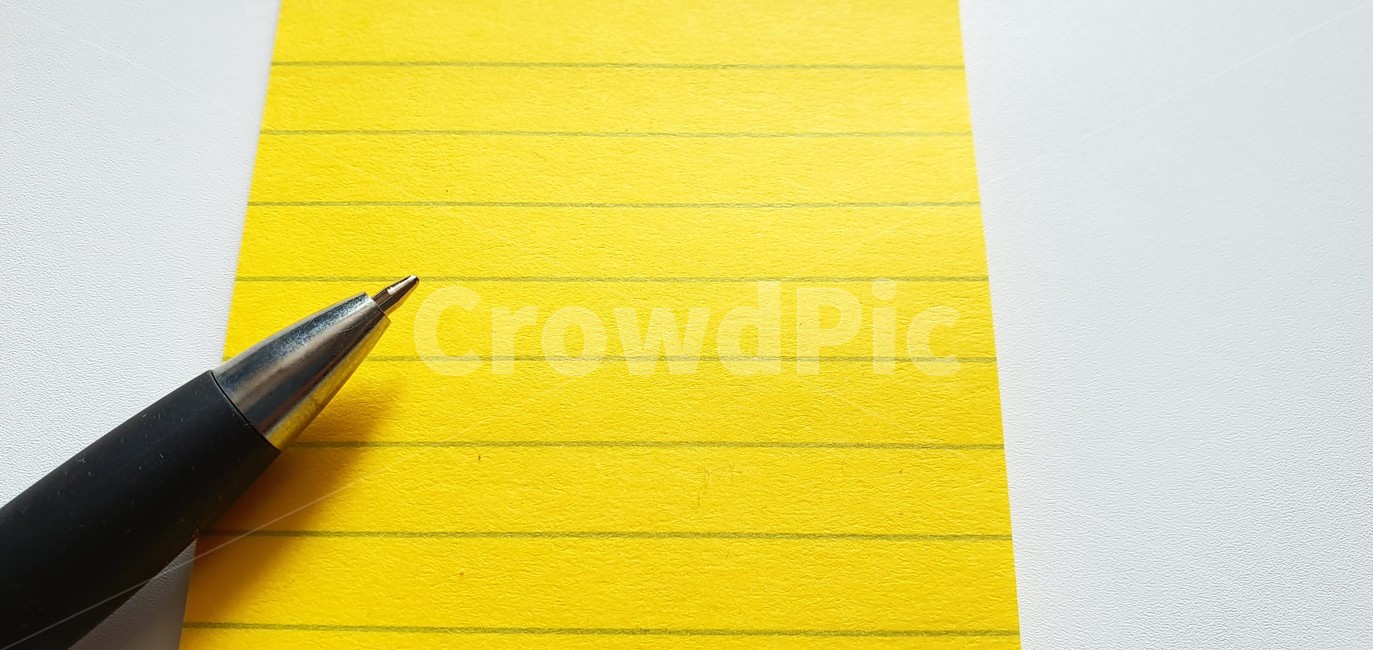 메모지,볼펜,펜,메모,종이,노란종이,메모용지,pen,paper,office,note,background,business,yellow,blank,message,blue,notepad,ballpoint,notebook,education,school,color,diary,pencil,design,isolated,work,ballpointpen,notepaper,reminder,write,closeup,copyspace,table,white,empty