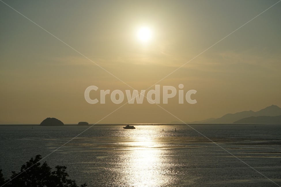 서해,낙조,갯벌,바다,고요함,sea,nature,sunset,glow,sundown,evening,배,ship,horizon,수평선,태양,sun,정서진,아라뱃길,서해바다,자연,풍경,westsea,landscape,ocean,석양,황금빛,하늘,바다정서진,일몰,반영,황금색,자연,풍경,nature,landscape,sunlight,햇빛