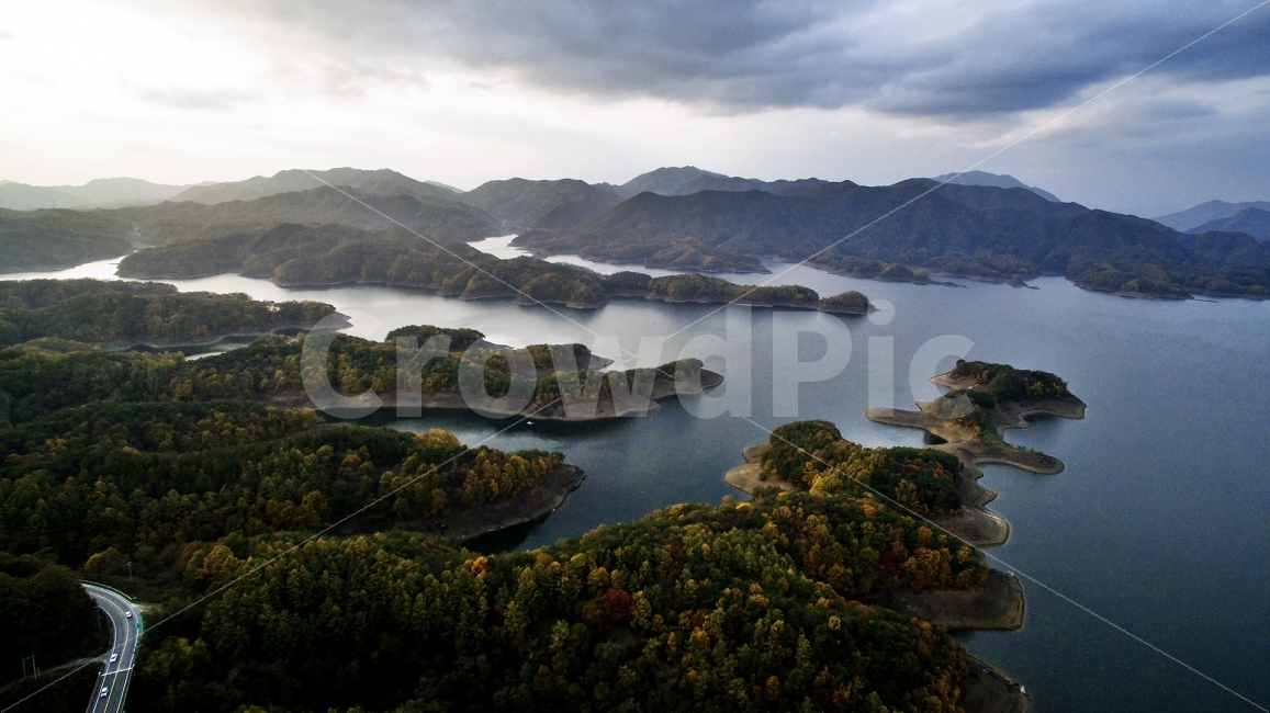 충주호,악어섬,충주,가을,항공촬영,자연,풍경,nature,landscape,land,땅,outdoors,옥외,water,물,shoreline,해안선,sea,바다,ocean,대양,coast,연안,promontory,곶