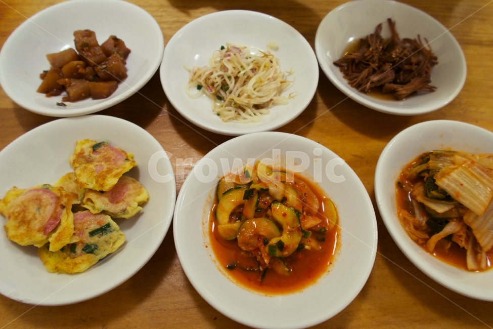 반찬,한국음식,한국,콩나물무침,김치,오이무침,delicious,meal,food,korean,dish,healthy,cuisine,asian,nutrition,traditional,dinner,restaurant,asia,diet,side,cooking,red,meat,vegetable,eat,bowl,table,lunch,fresh,spicy,cook,cabbage,chili,korea,health,green,vegetarian,kimchi,tradition,buffet,radish,사이드디쉬,맛있다,음식,요리,음식,식재료,요리,food,cook,meal,dishes,food reserves,한식,한국음식,한국요리,korean food,korean dishes,korean meal,korean cook