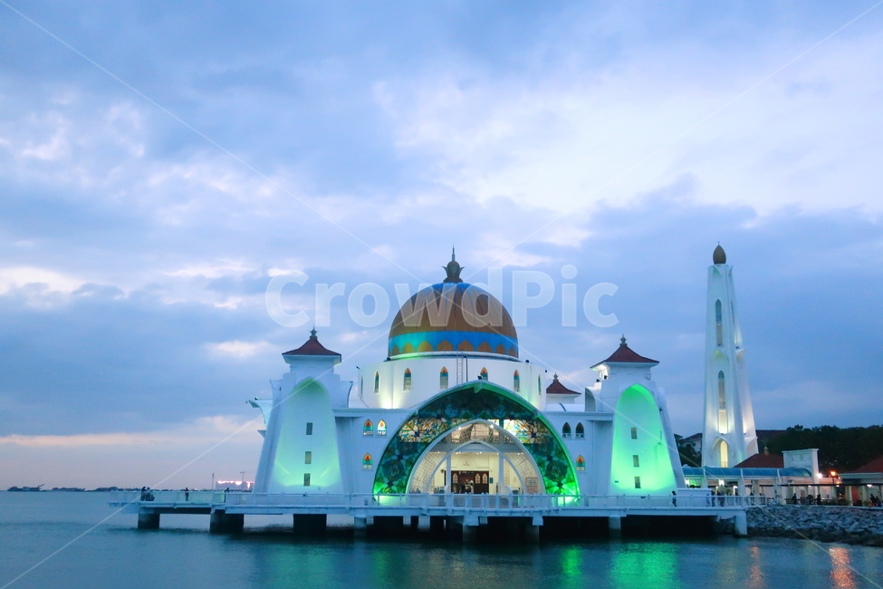 말라카,해상모스크,블루모스크,바다야경,사원,푸른바다,파란하늘,모스크,말레이시아,노을시간,황혼,twilight,석양,석양명소,야경명소,이슬람사원,관광지,랜드마크,야경,밤,풍경,nightscape,night,landscape,해외,외국,세계,foreign,oversea,world,건축물,건물외관,exterior,building,structure,architecture,construction,건물