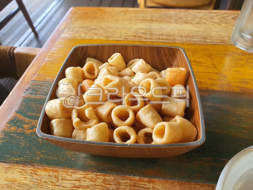 과자,안주,기본안주,뻥튀기,주전부리,기본반찬,음식,food,포차