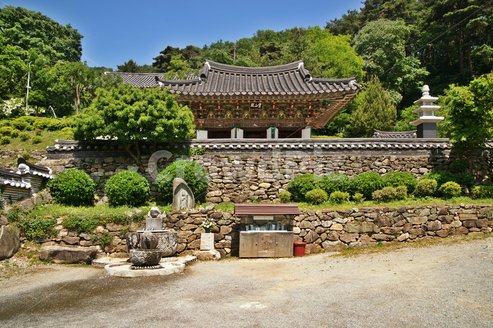석남사,영산전,돌담,안성,서운산,보물제823호,조선초기,불교사찰,한국전통,한국문화,korean traditional,korean culture,건축물,건물외관,exterior,building,structure,architecture,construction