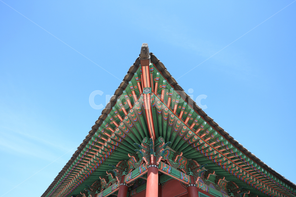 경복궁,궁,고궁,궁궐,단청,처마,지붕,한국,전통,한국전통,민속,무늬,문양,전통무늬,전통문양,서울,하늘,배경,백그라운드,건물,한국전통,한국문화,korean traditional,korean culture,건축물,건물외관,exterior,building,structure,architecture,construction