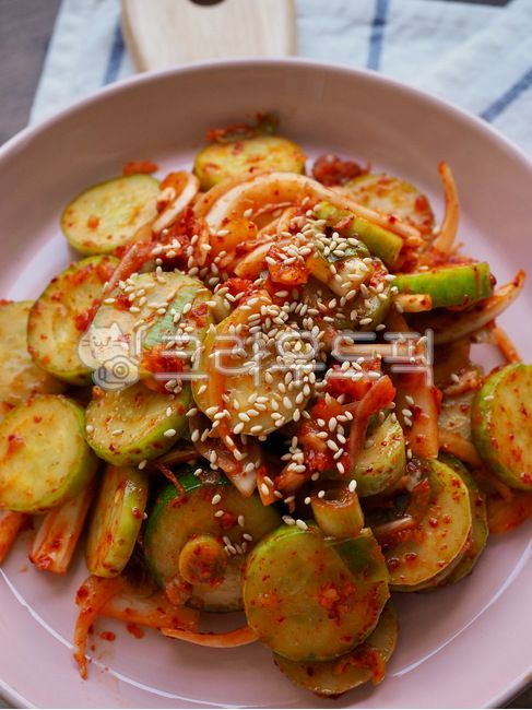 한식,오이무침,샐러드,오이샐러드,식사,오이김치,한국음식,오이,아시아음식,김치,음식,요리,야채,웰빙,웰빙음식,다이어트음식,오이요리,매운음식,배경,채소,korean,salad,cucumbersalad,meal,cucumberkimchi,koreanfood,cucumber,asianfood,kimchi,food,cooking,vegetable,wellbeing,wellbeingfood,dietfood,cucumbercuisine,spicyfood,background,음식,식재료,요리,food,cook,meal,dishes,food reserves,한식,한국음식,한국요리,korean food,korean dishes,korean meal,korean cook