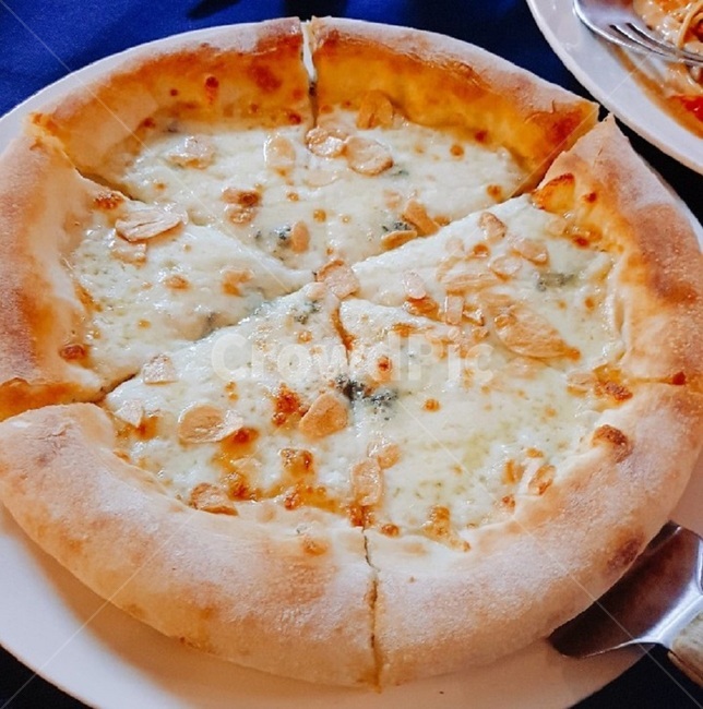 고르곤졸라피자,이탈리안음식,음식,피자,꿀,먹다,맛있는,gorgonzola,pizza,italyan,food,honey,eating,delicous,음식,식재료,요리,food,cook,meal,dishes,food reserves,양식,서양음식,서양요리,western food,western dishes,western meal,western cook