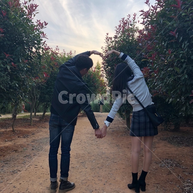 데이트,동백꽃,손하트,감성,태안여행,뒷모습,연인,커플,사랑,lover,couple