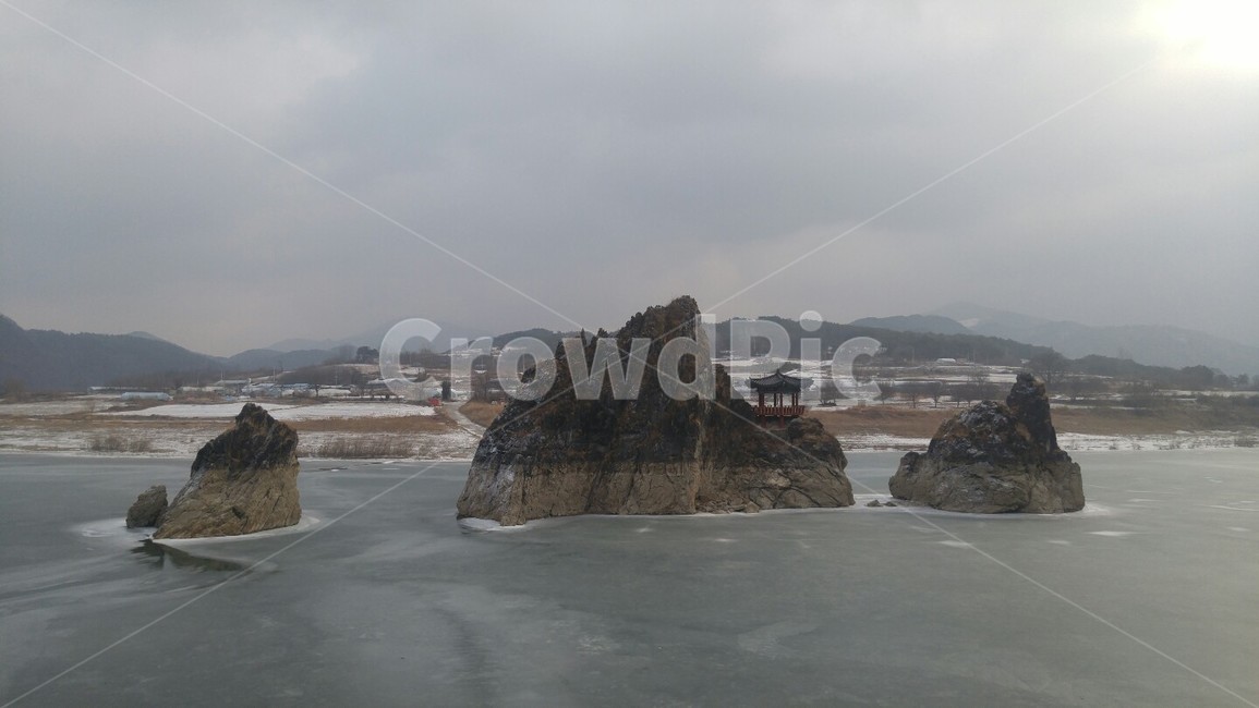 도담삼봉,단양,풍경,단양팔경,자연,nature,landscape,나라,land,옥외,outdoor,해안선,shoreline,물,water,대양,ocean,바다,sea,곶,promontory,한국자연풍경,한국자연경관,koreanaturelandscape,연안,coast,힐링,healing