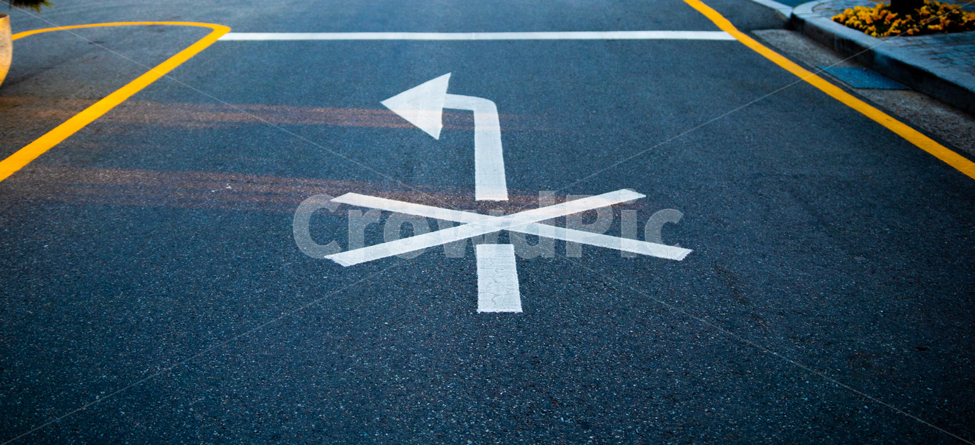 좌회전금지,도로,자동차,우회전,방향지시