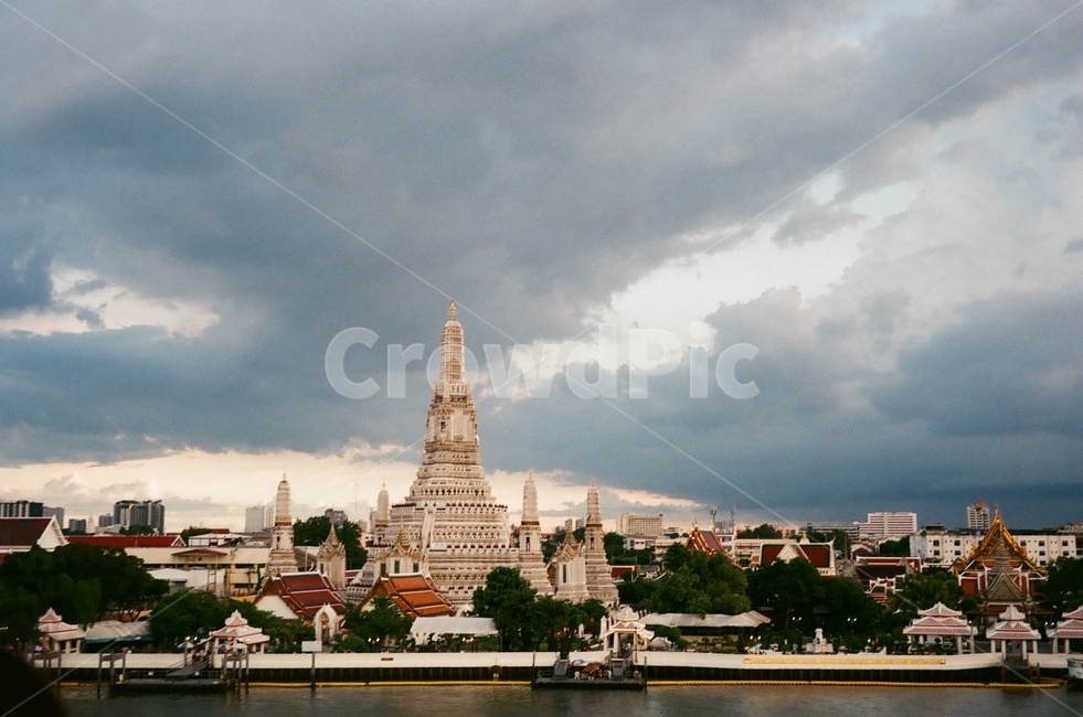 태국,thailand,film,analog,필름,감성,왓아룬,도시,풍경,city,landscape,랜드마크,landmark,tourist attraction,해외,외국,세계,foreign,oversea,world,세계도시풍경,해외도시풍경,외국도시풍경,world cityscape,세계랜드마크,해외랜드마크,외국랜드마크,world landmark,world tourist attraction,steeple,뾰족한 탑,architecture,건축물,tower,탑,spire,첨탑,building,건물